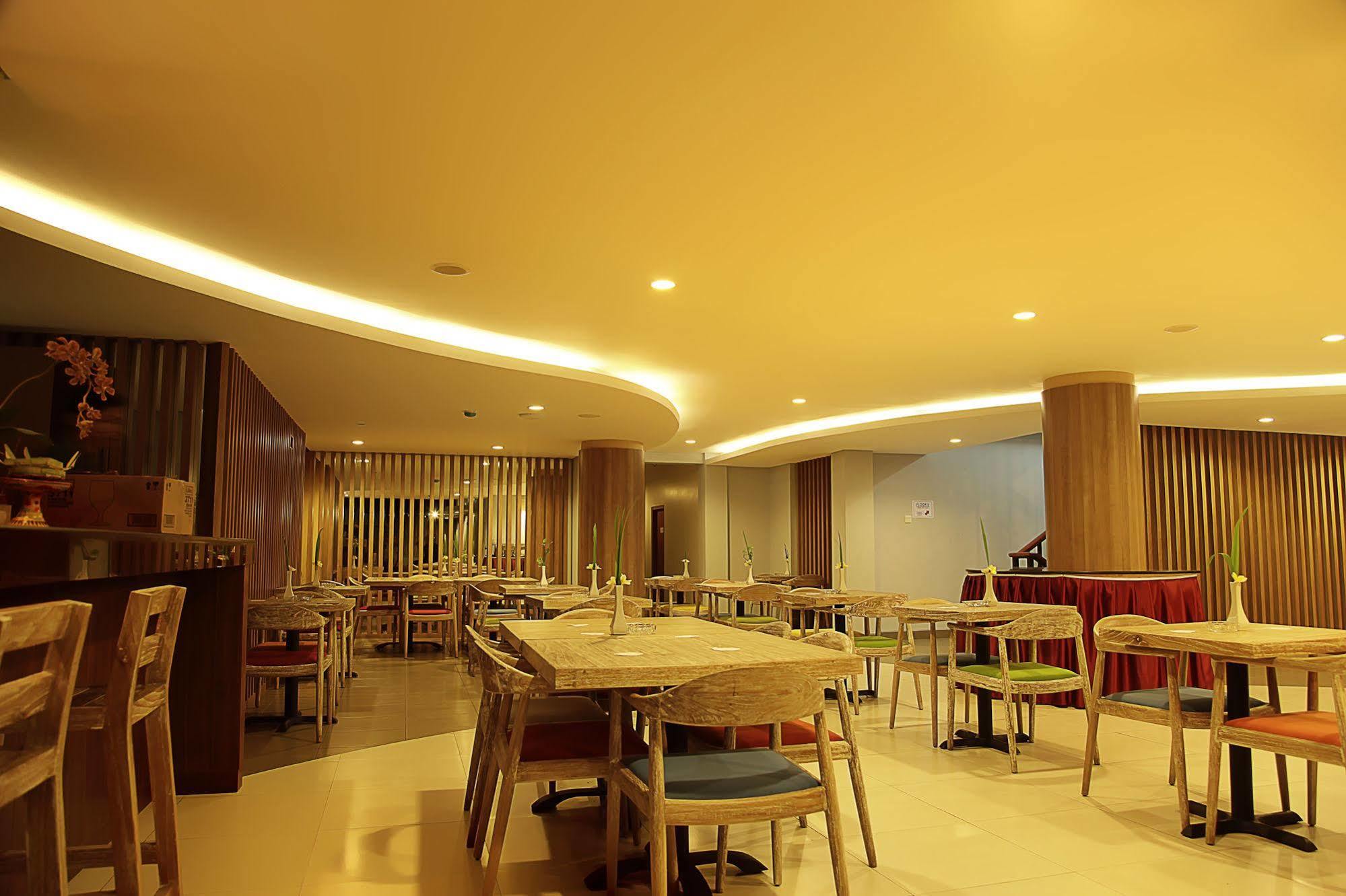 Santosa City Hotel เดนปาซาร์ ภายนอก รูปภาพ