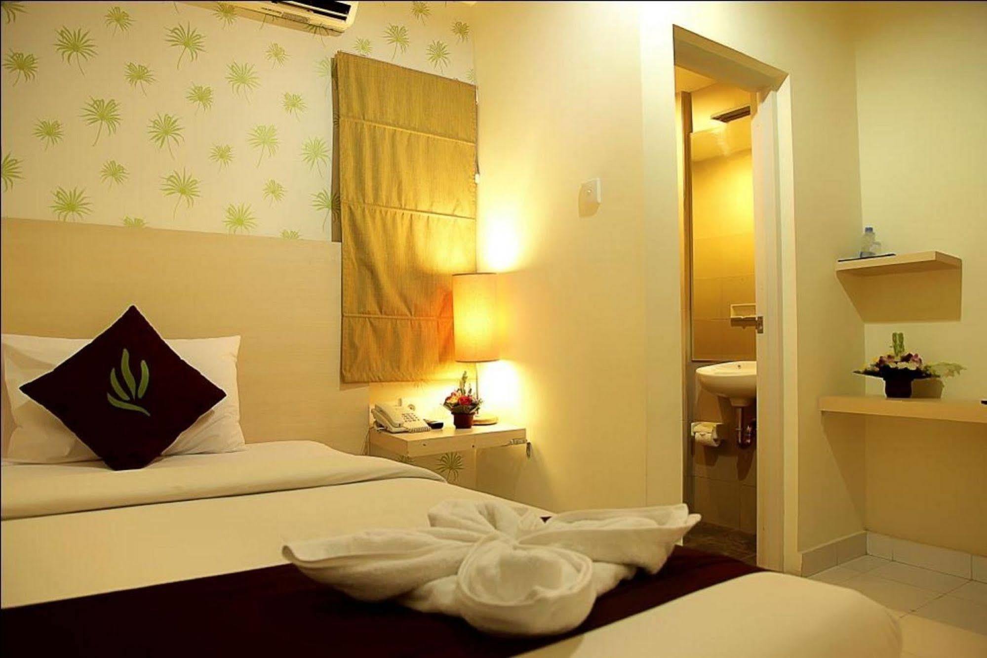 Santosa City Hotel เดนปาซาร์ ภายนอก รูปภาพ
