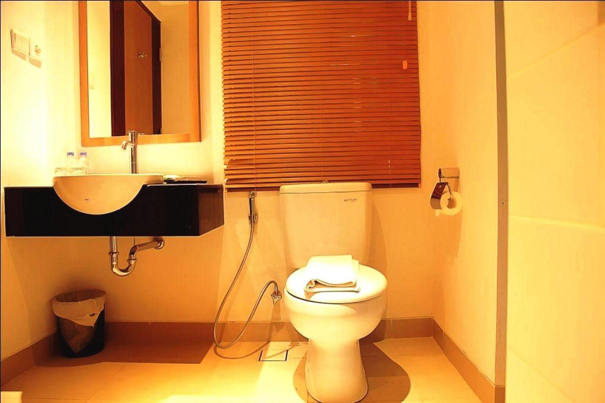 Santosa City Hotel เดนปาซาร์ ภายนอก รูปภาพ