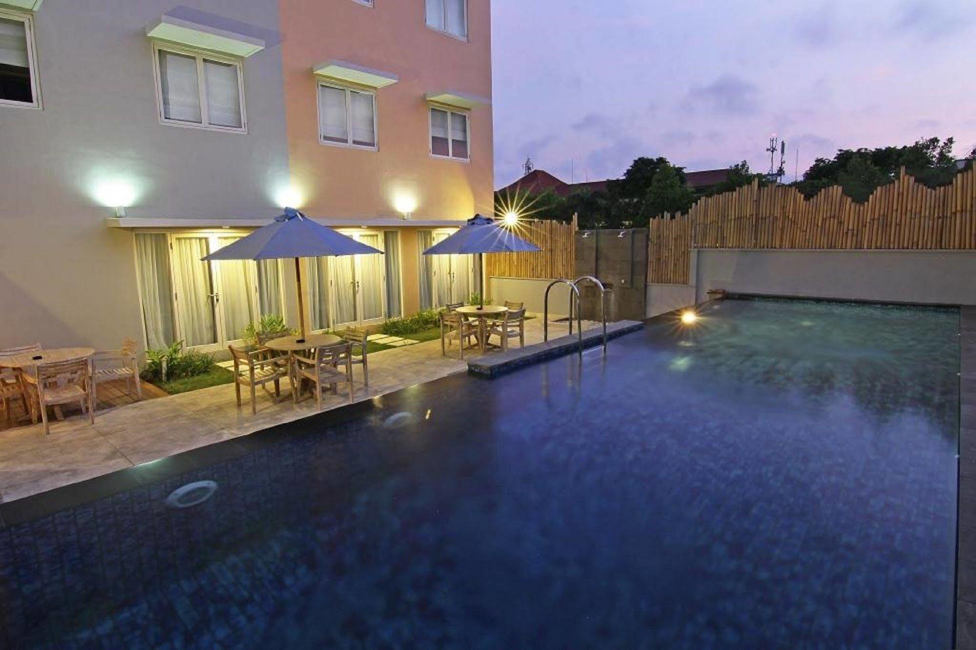 Santosa City Hotel เดนปาซาร์ ภายนอก รูปภาพ