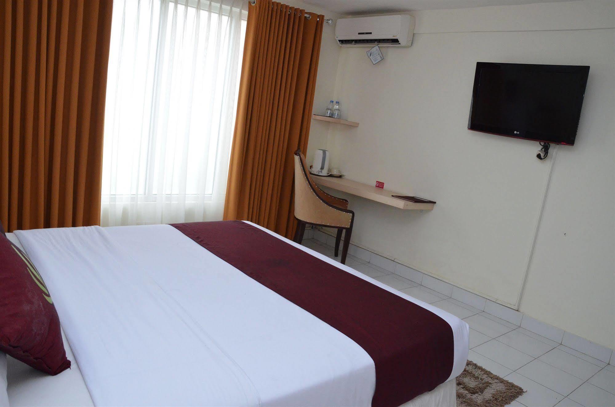 Santosa City Hotel เดนปาซาร์ ภายนอก รูปภาพ