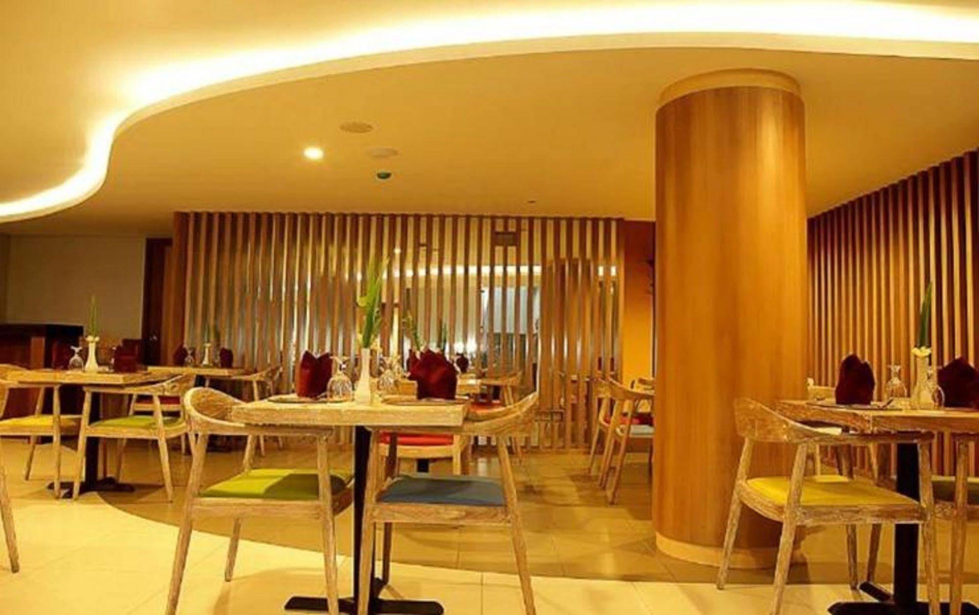 Santosa City Hotel เดนปาซาร์ ภายนอก รูปภาพ