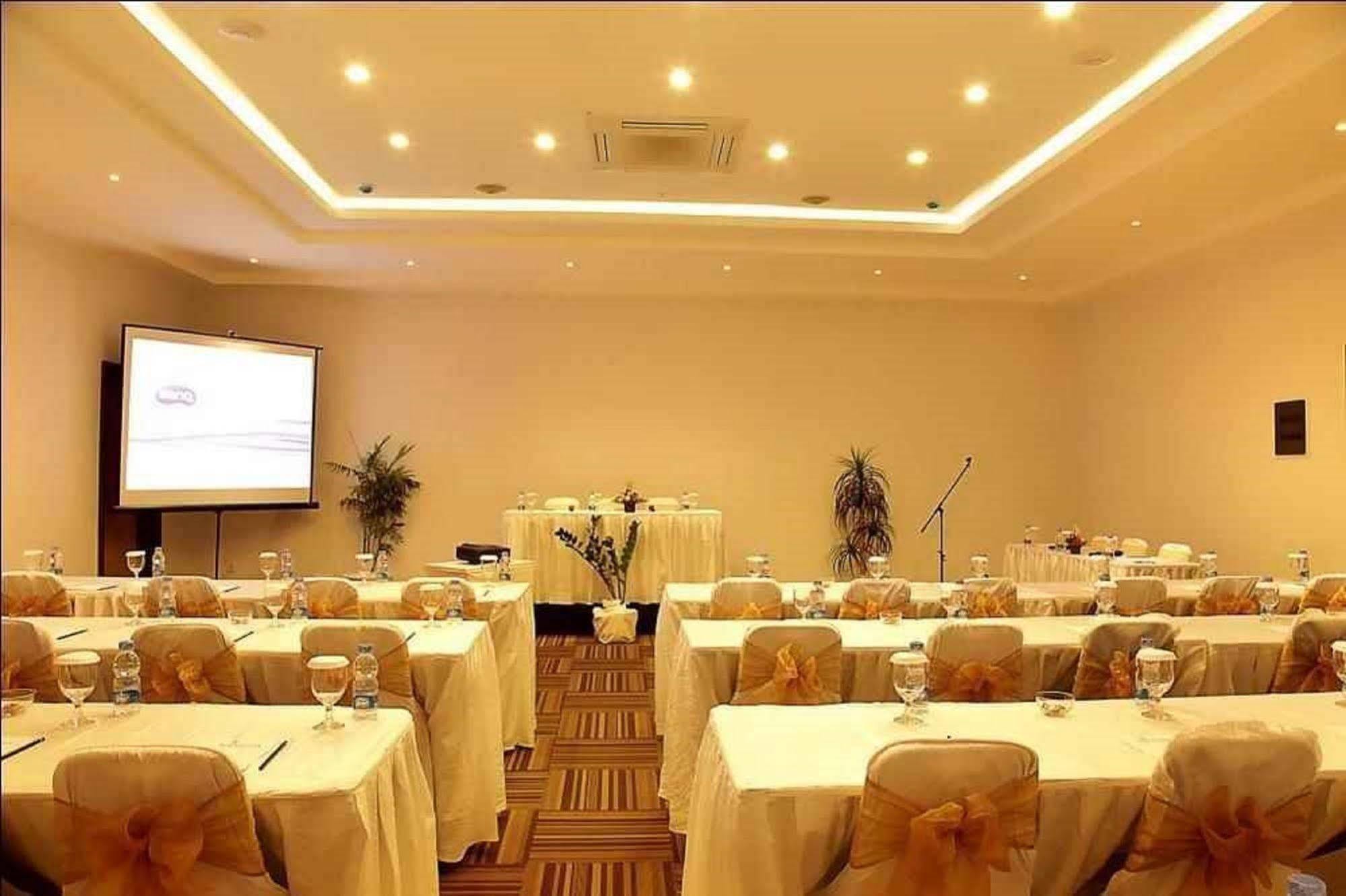 Santosa City Hotel เดนปาซาร์ ภายนอก รูปภาพ